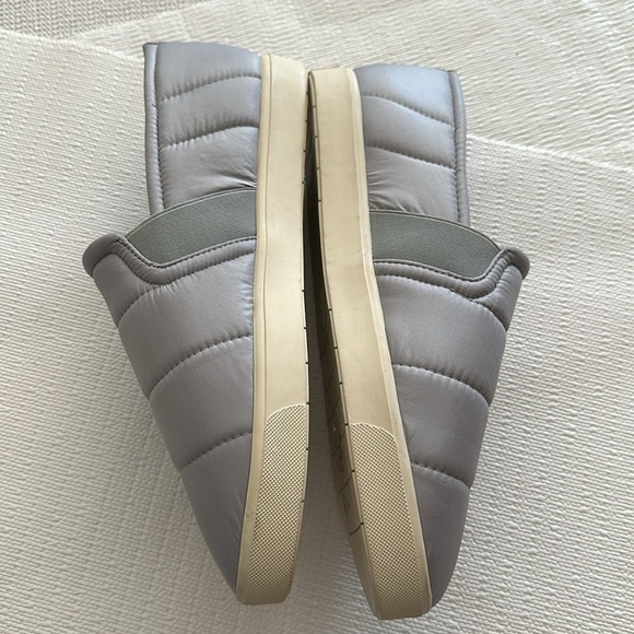 Vince Blair Quilted Women Polyester Slip On Casual Fashion Sneakers 12US-42EU - Picture 16 of 17